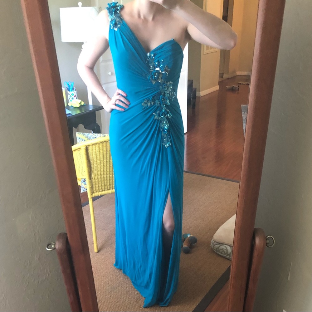 Gorgeous blue Cache gown!